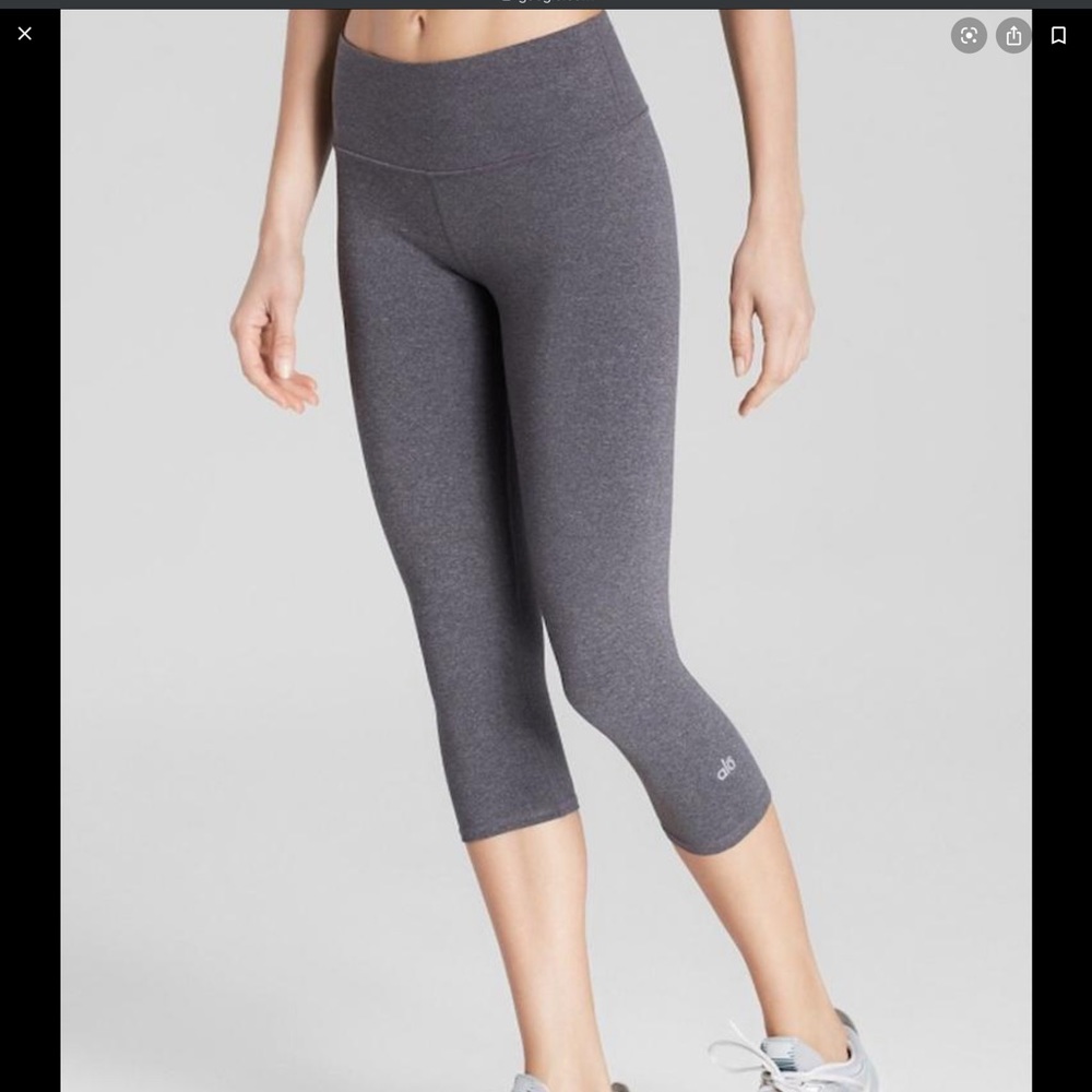 ALO Airbrush Capri Leggings- Gray- Like New